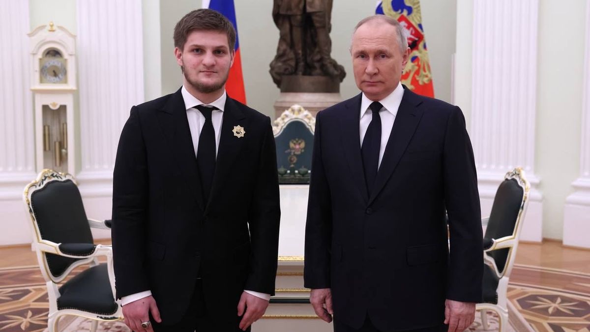 Sedmnáctiletý syn Kadyrova se oženil. Pro požehnání si šel za Putinem